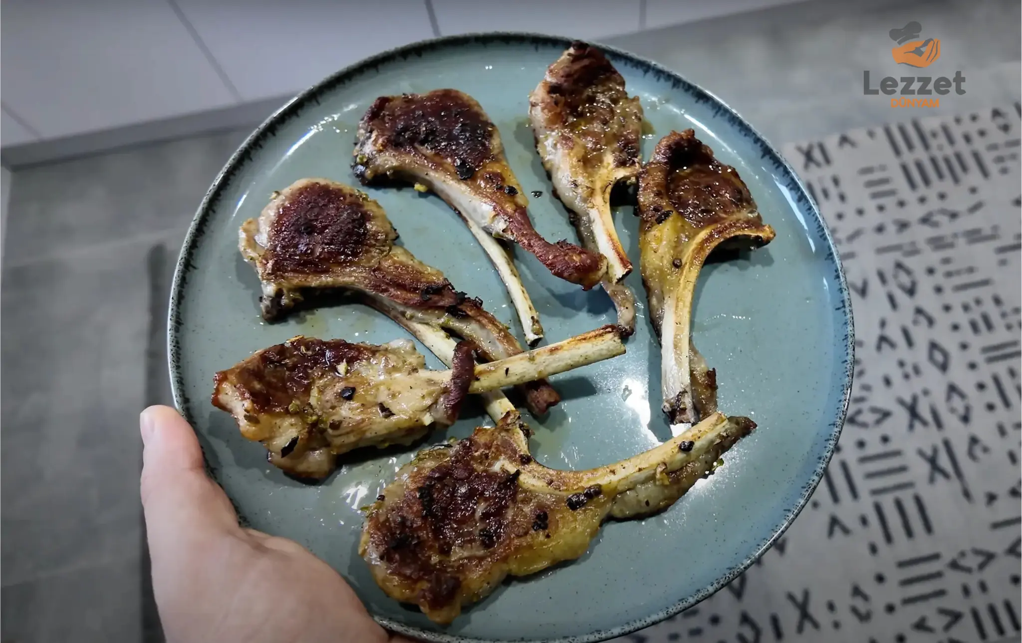 Döküm Tavada Lokum Gibi Kuzu Pirzola Tarifi