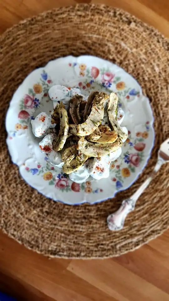 Bahar Tabağı (Enginarlı Yoğurtlu Salata)