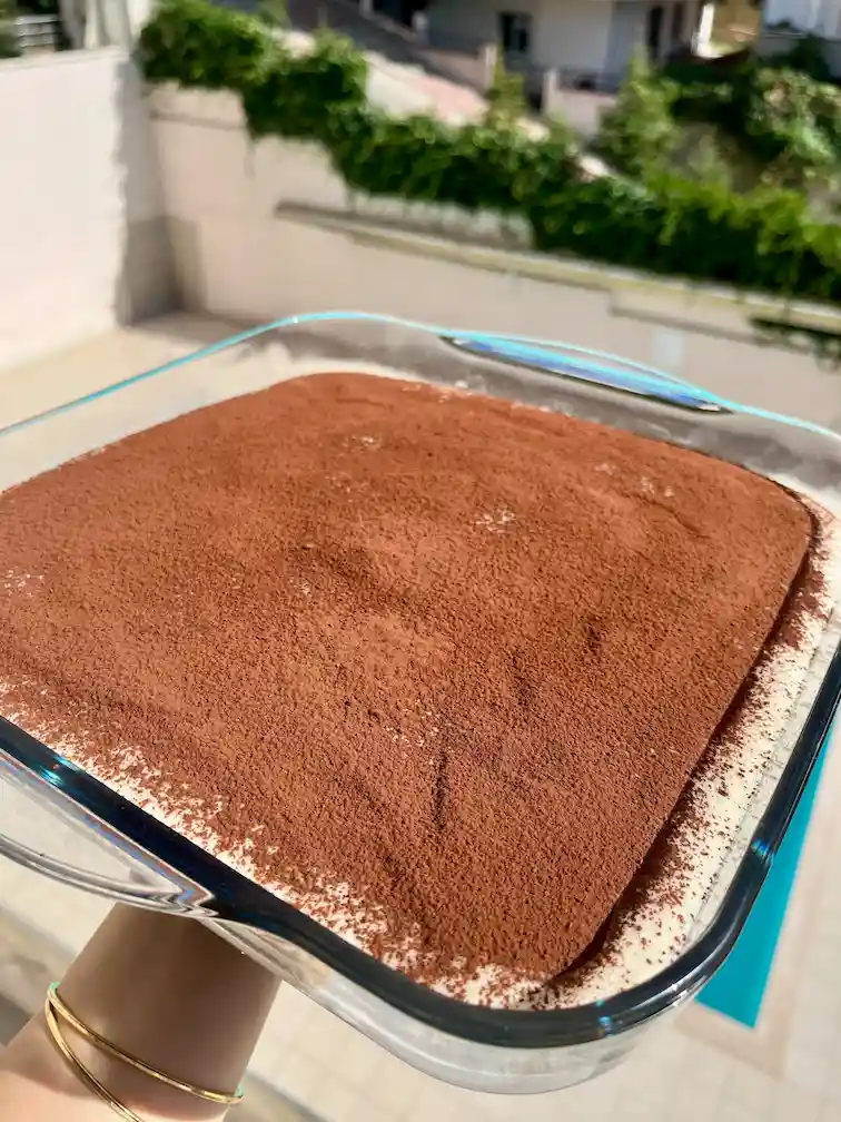 Bol Kremalı Tiramisu (Kekli & Kahveli)