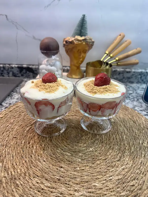 İki Kişilik Çilekli Magnolia