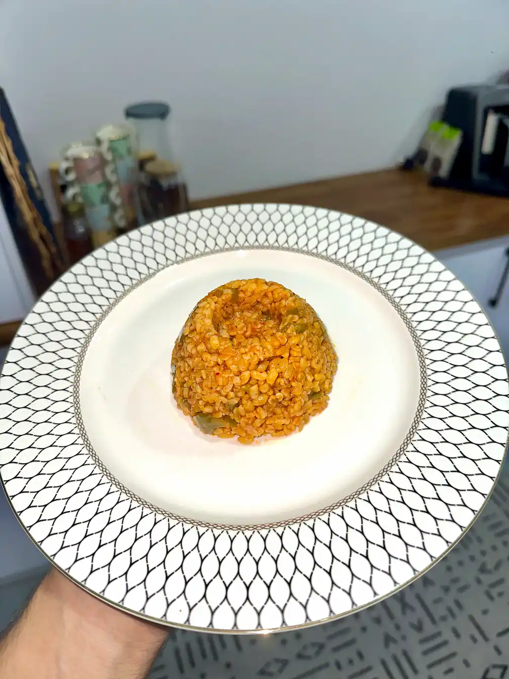 Meyhane Pilavı (Domatesli Bulgur Pilavı)