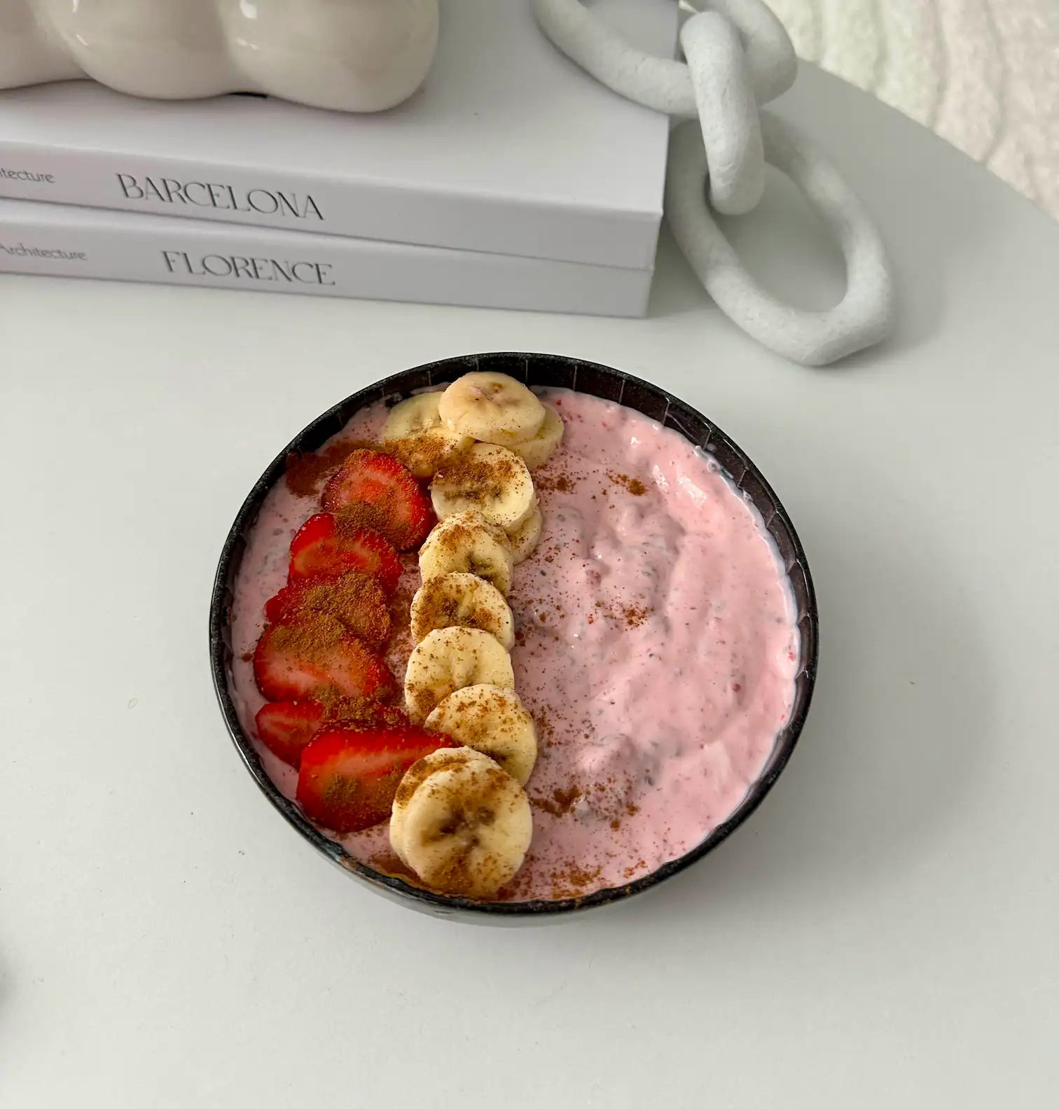 Proteinli Çilek Muz Bowl