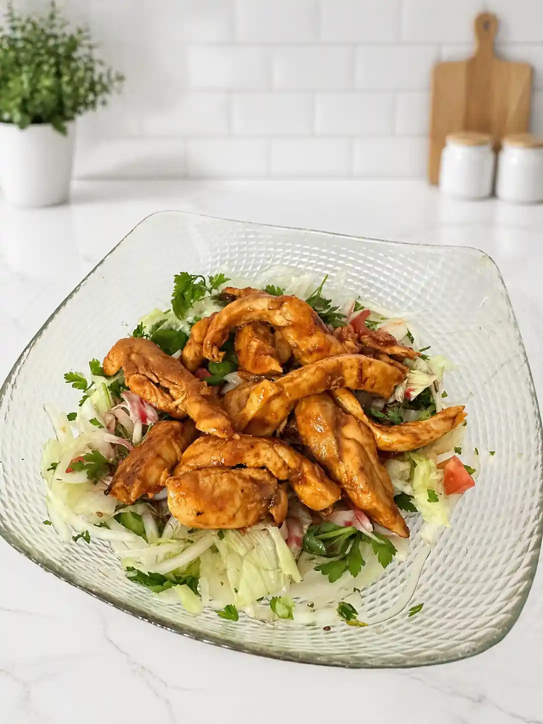 Chilli Soslu Tavuklu Salata