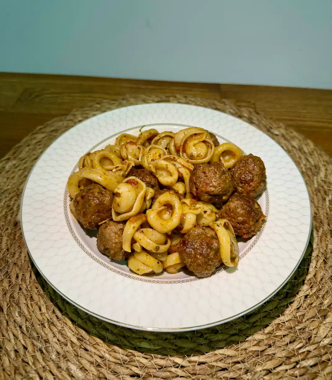 Köfteli makarna