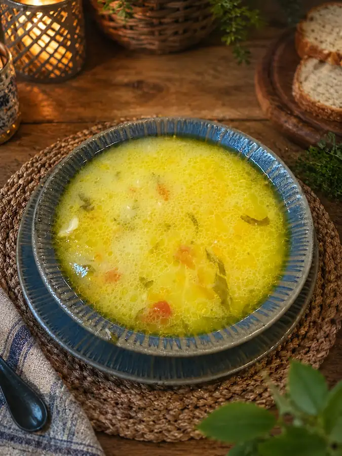 Şehriyeli Tavuk Suyu Çorbası